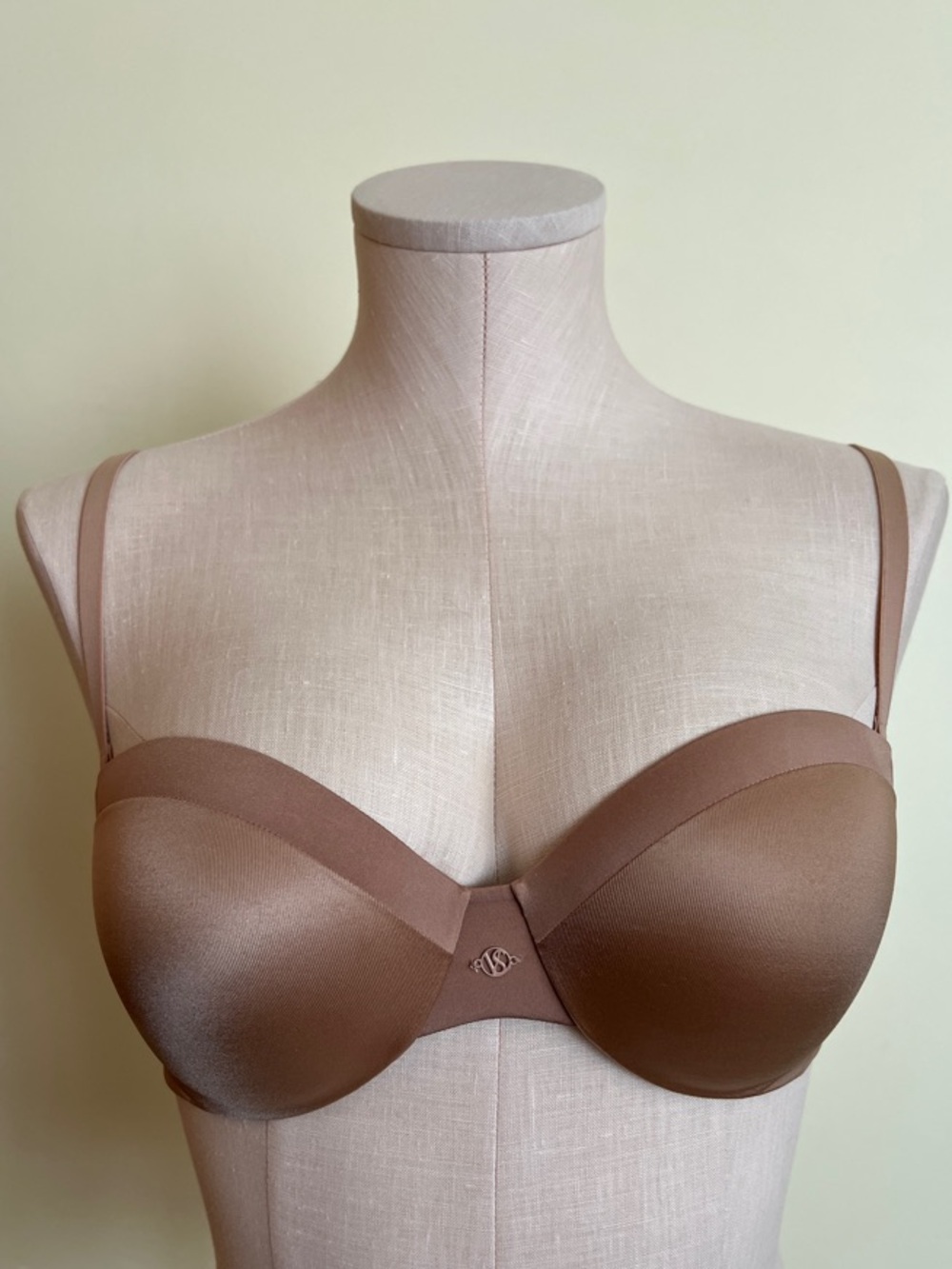 Victoria's Secret Plunging Strapless Push Up Bra 32C beige